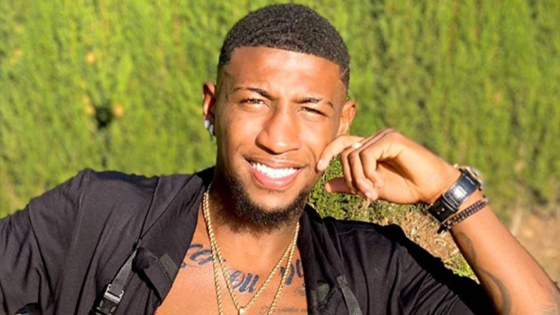 Jogador de futebol Emerson Royal relata susto em tentativa de assalto