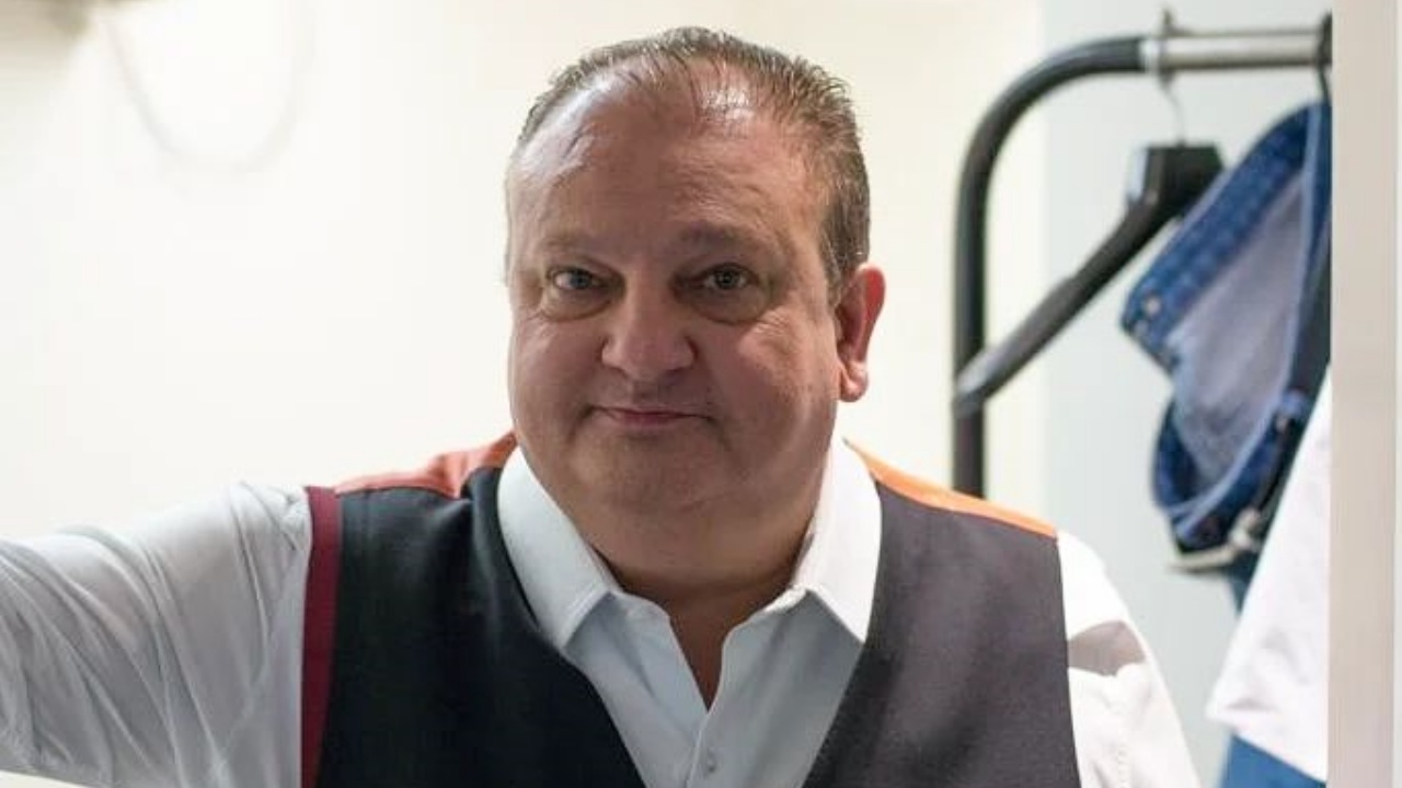 Érick Jacquin publica foto rara ao lado dos filhos e da mulher: ”Festa Junina”