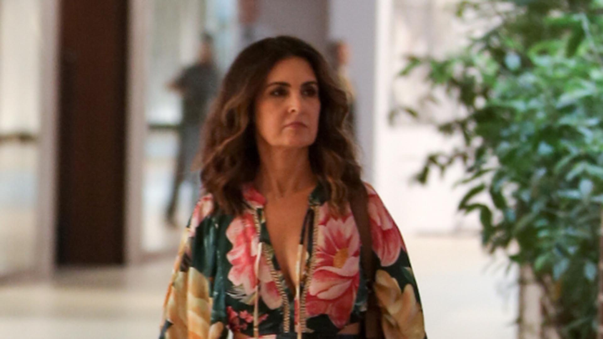 Fátima Bernardes curte tarde de compras em shopping no RJ