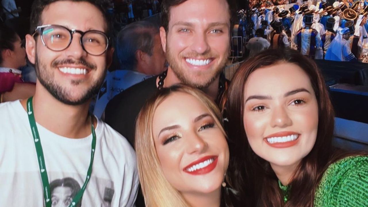 Eslovênia posa ao lado de Rodrigo Mussi, Lucas Bissoli e Gabi Martins no Festival de Parintins