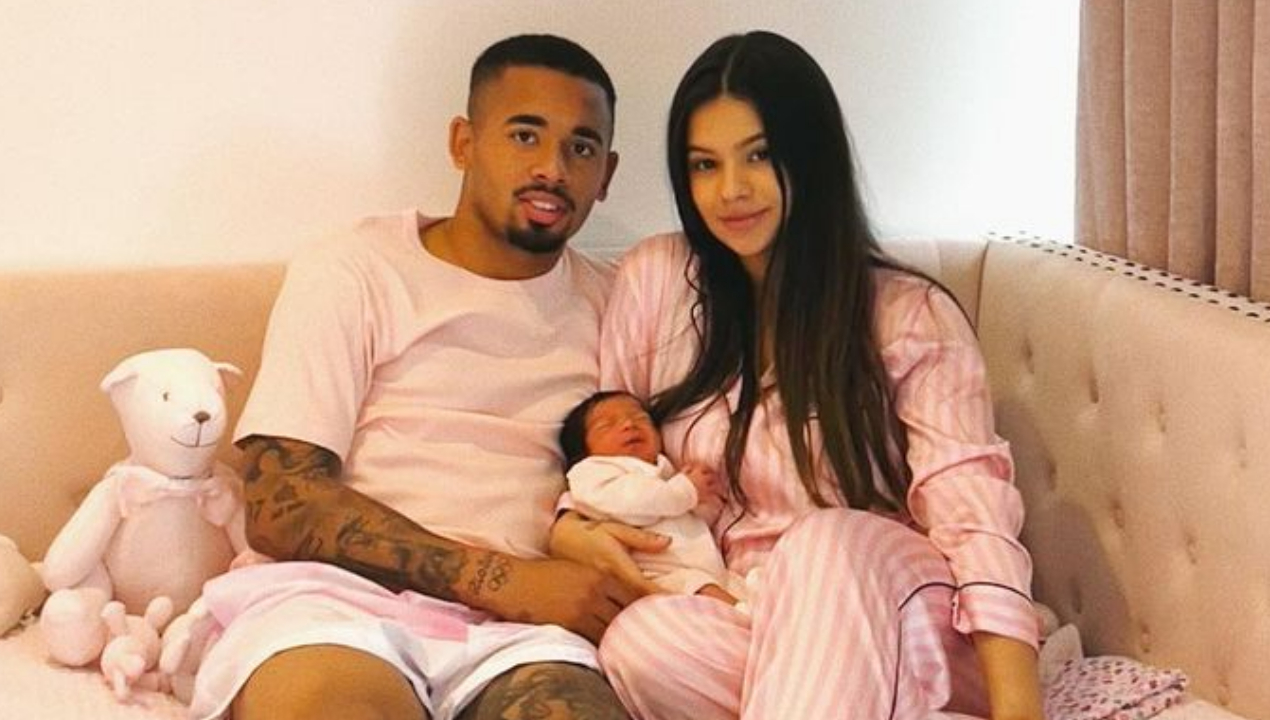 Gabriel Jesus celebra primeiro mês de vida da filha, Helena: ”Minha princesa!”
