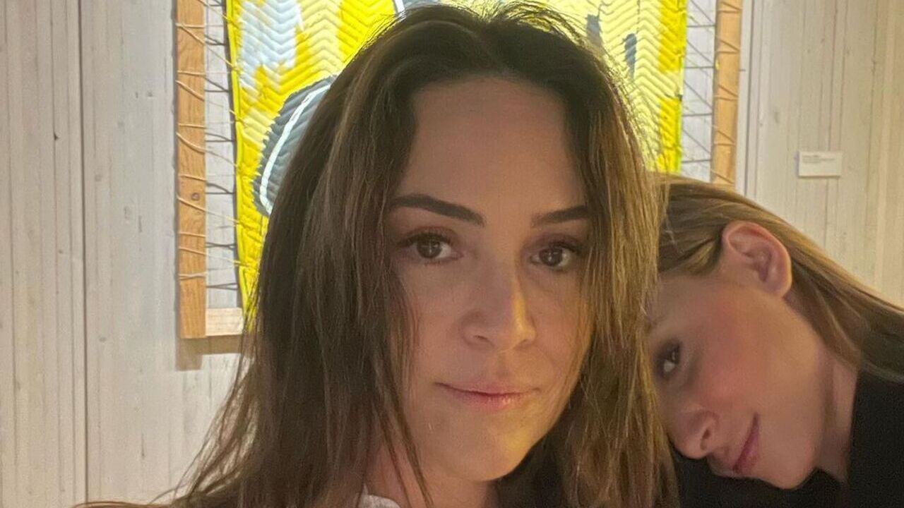 Em Nova York, filha de Gabriela Duarte rouba a cena com beleza impressionante