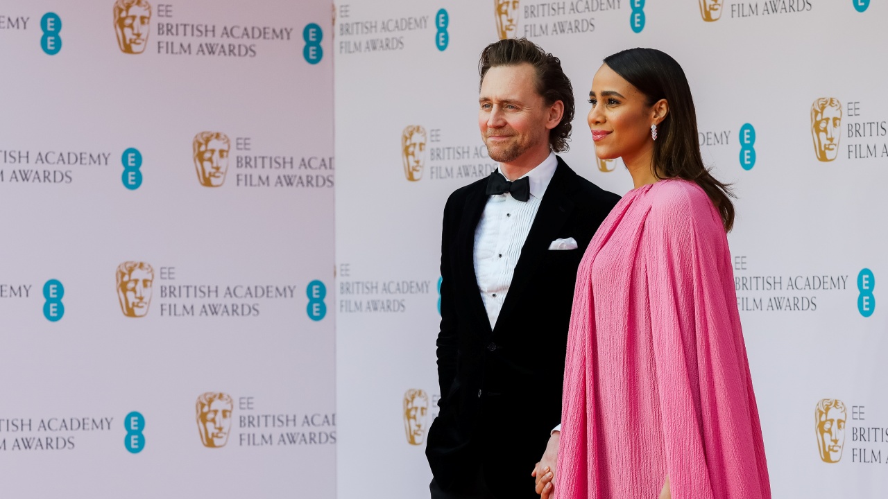 Tom Hiddleston e Zawe Ashton vão ser pais pela primeira vez