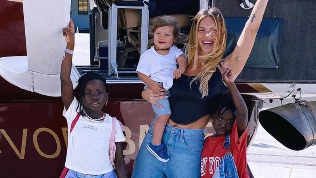 Giovanna Ewbank publica clique perfeito dos filhos e baba: ”Tudo meu”