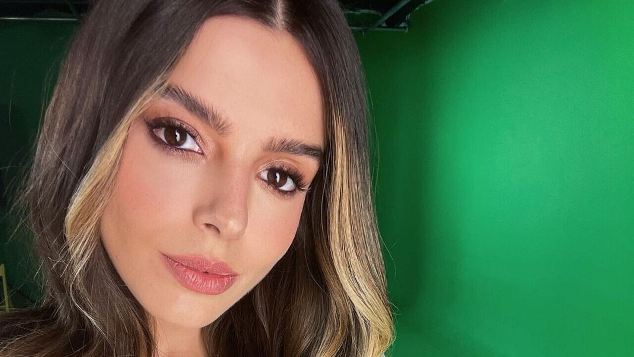Giovanna Lancellotti exibe corpaço ao posar de biquíni em pedras