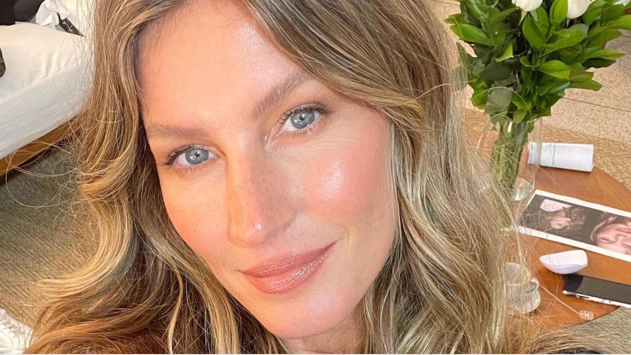 Gisele Bündchen exibe seu gingado na web ao som de Lizzo: ”Quem dança seus males espanta”