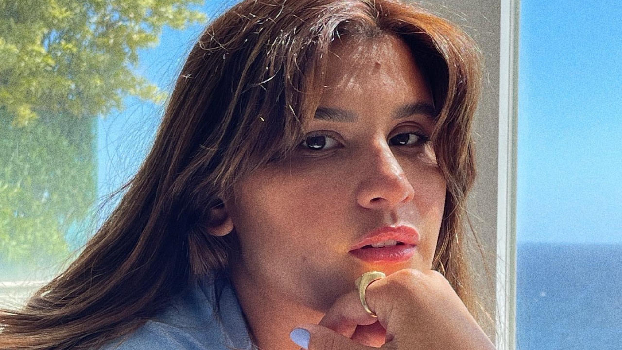Giulia Costa recorda cliques praticando yoga e faz confissão: “Sinto falta desse momento só meu”