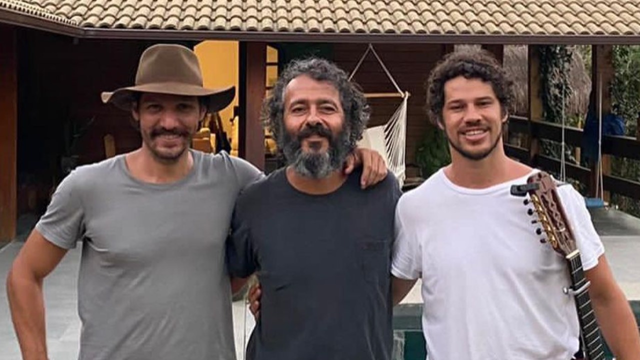 José Loreto, Guito e Marcos Palmeira assistem a ‘Pantanal’ juntos: ”Não perde um capítulo”