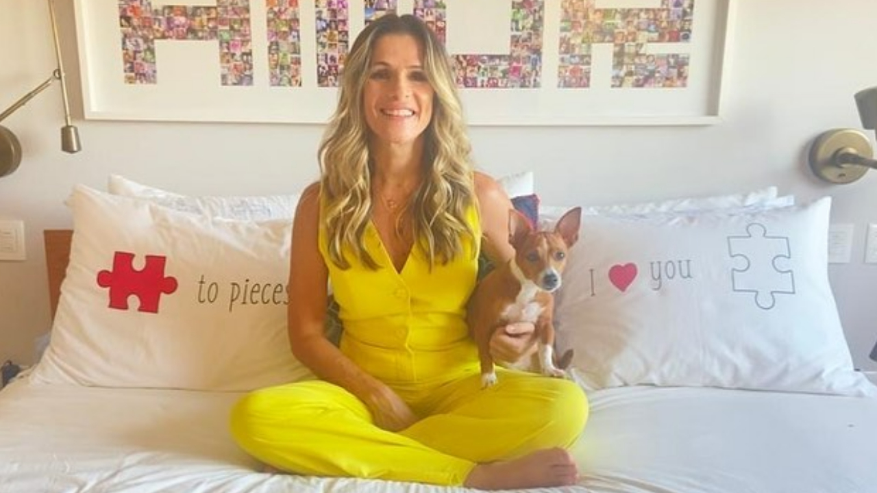 Ingrid Guimarães curte momento carinhoso com seu cachorro