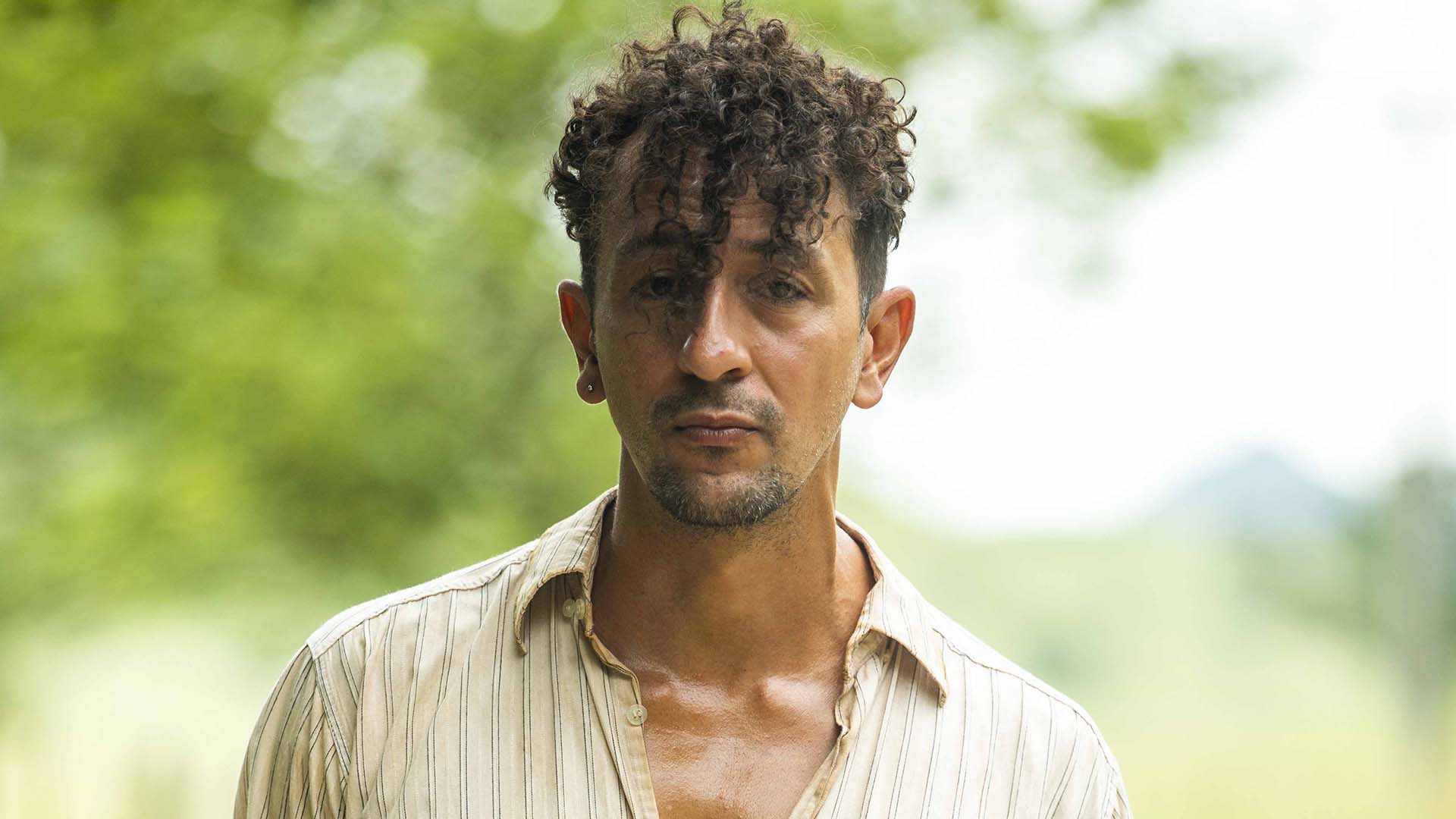 Irandhir Santos cai do cavalo e sente dores no ombro, diz colunista