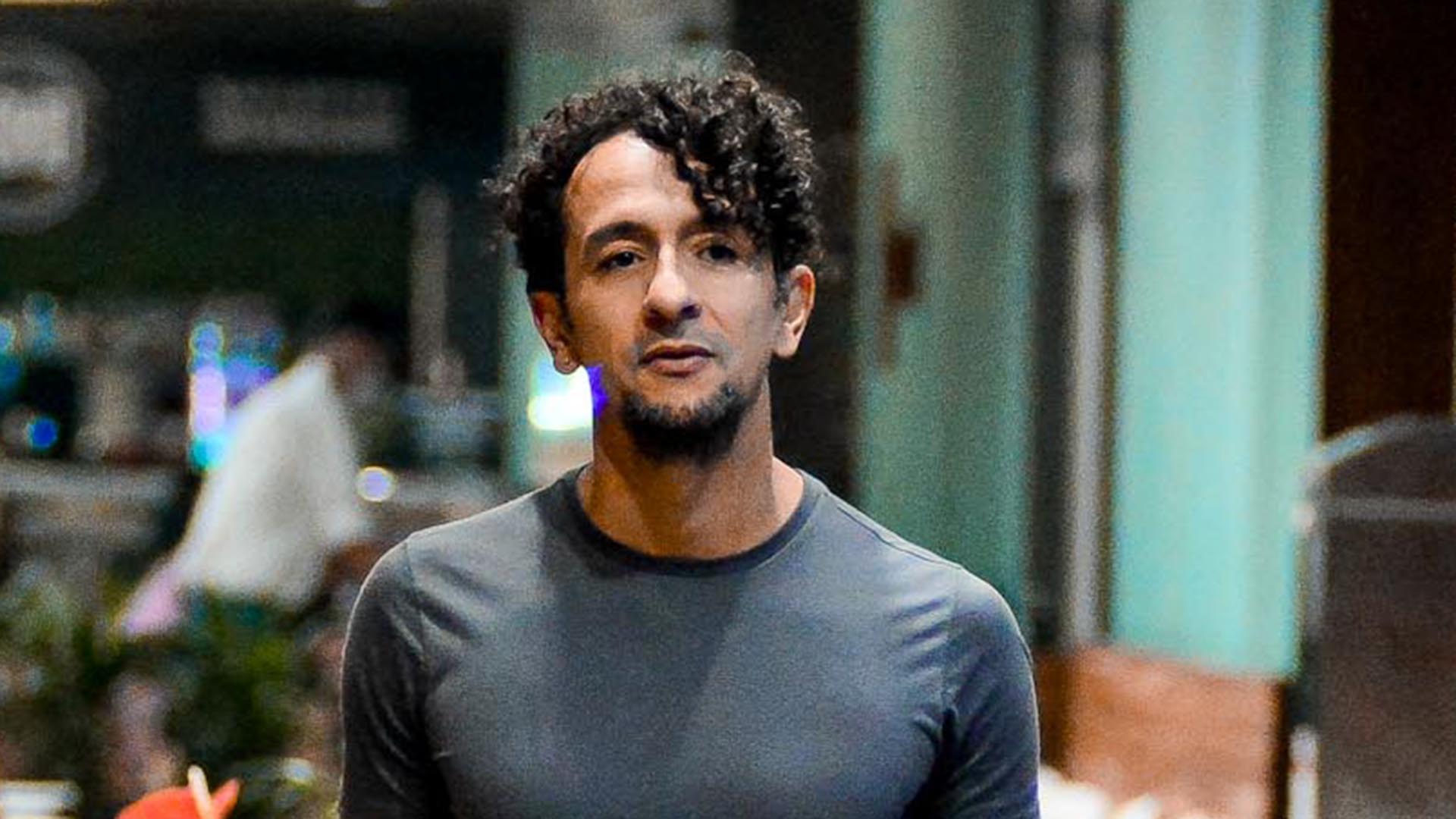 Irandhir Santos é flagrado no shopping após se recuperar de cirurgia