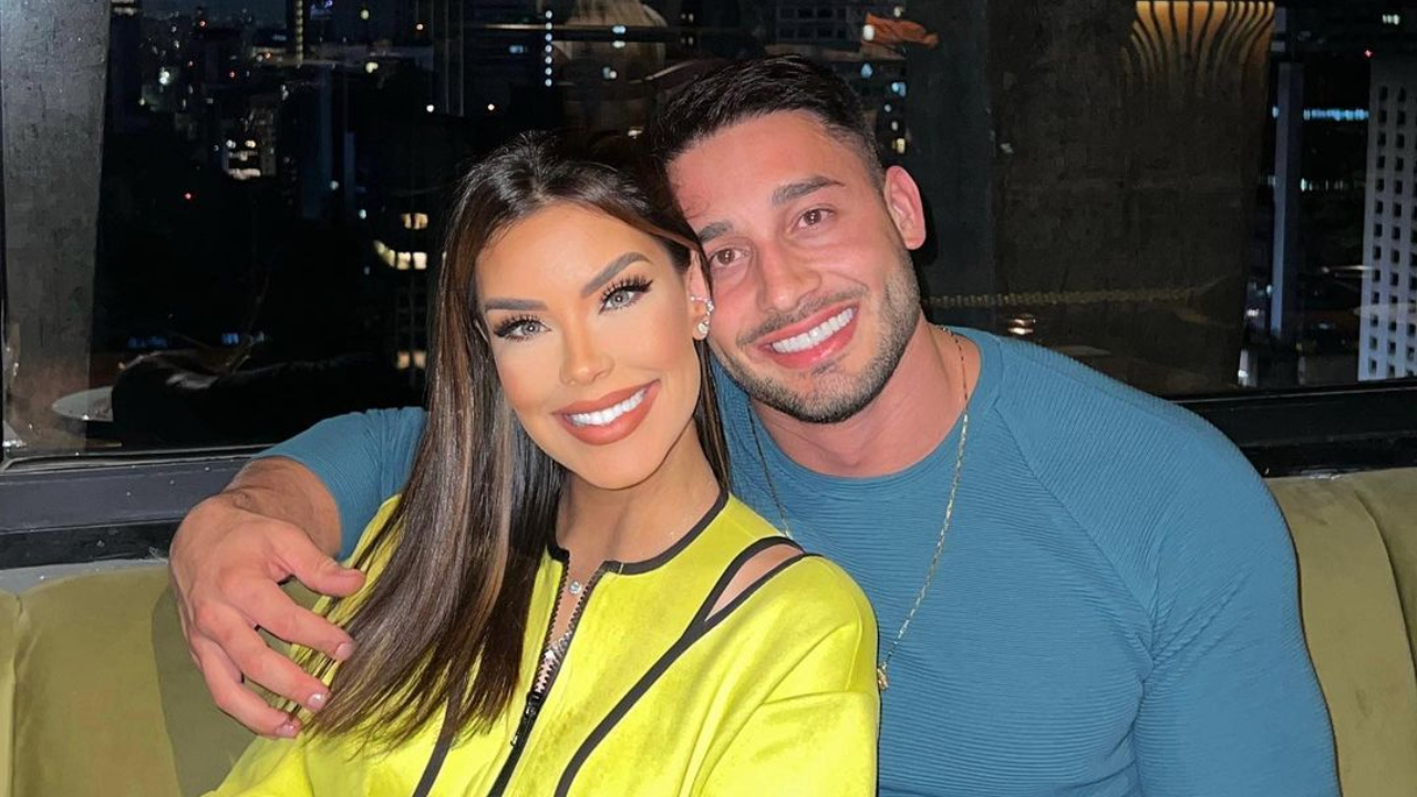 Fora do Power Couple, Ivy Moraes e Nandinho completam 1 ano de namoro