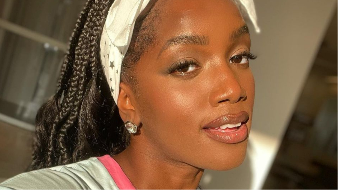 Iza exibe beleza natural ao resgatar vídeo com seus cachorrinhos: ”Mãe babona que tá morrendo de saudade”