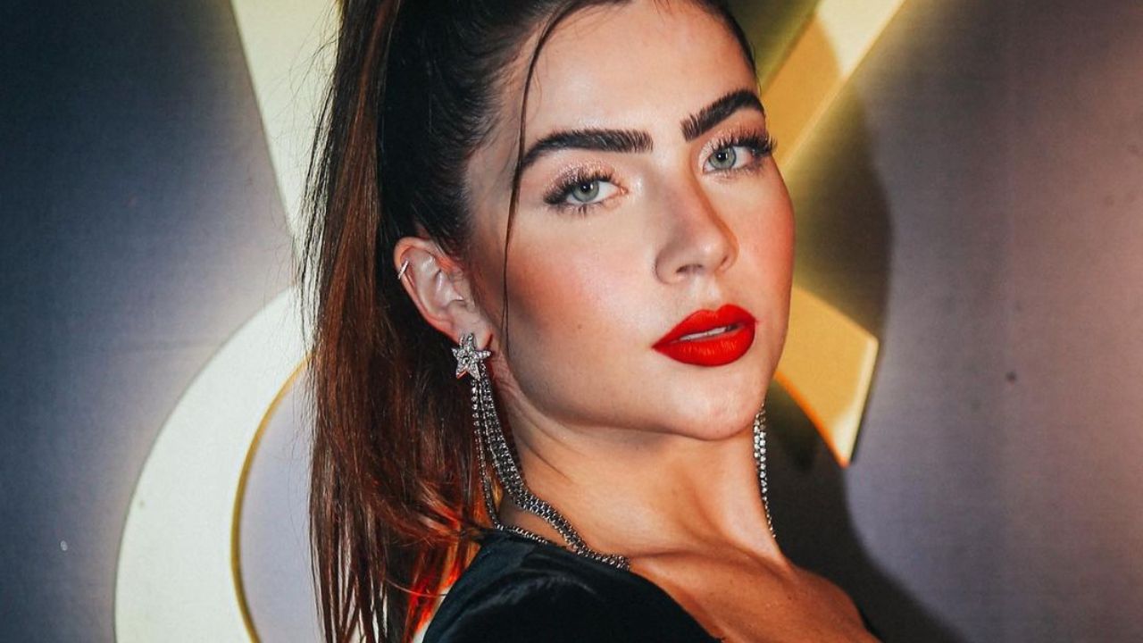 Jade Picon rouba a cena ao posar com batom vermelho: “Impecável”