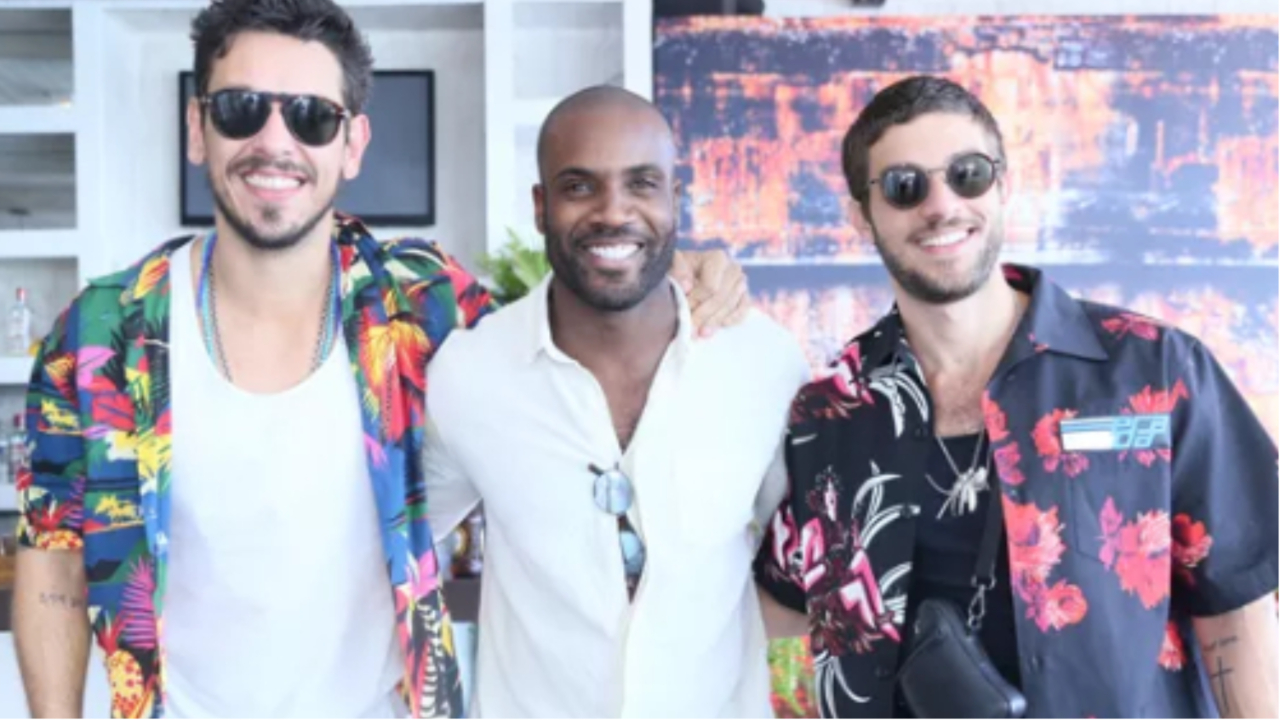 Chay Suede completa 30 anos e ganha homenagens dos amigos Rafael Zulu e João Vicente de Castro