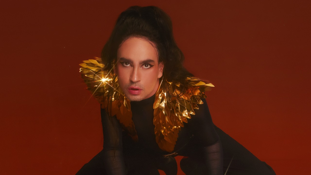 Johnny Hooker lança parceria inédita com Silva em seu novo álbum