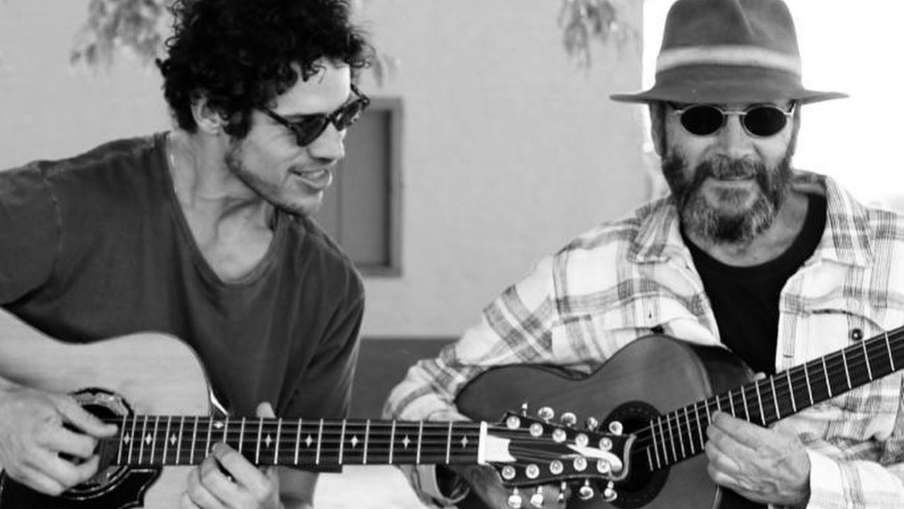 José Loreto surge tocando violão com Almir Sater e presta homenagem: “O melhor anfitrião do Pantanal”
