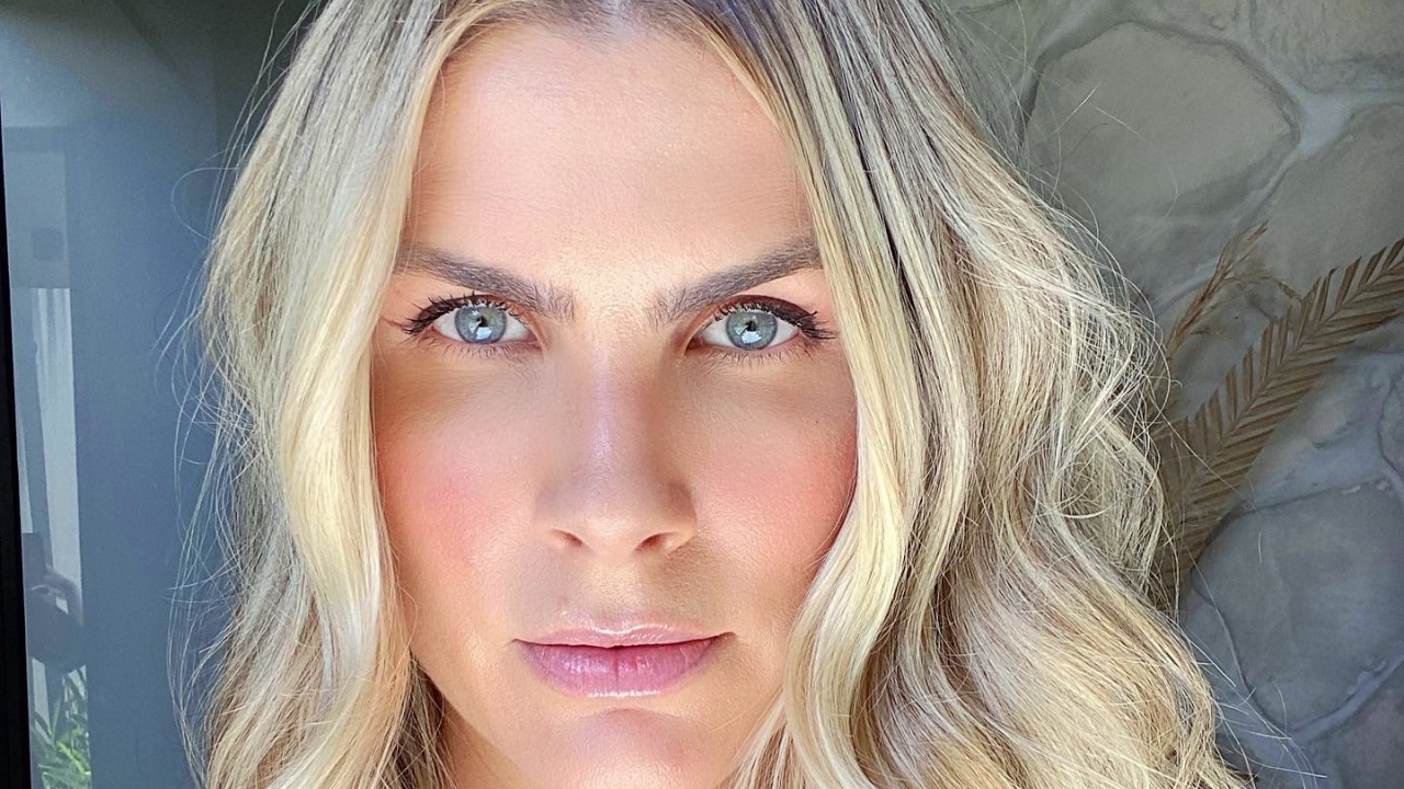 Julia Faria comenta semelhança com a filha: “Veio a cara da mãe”