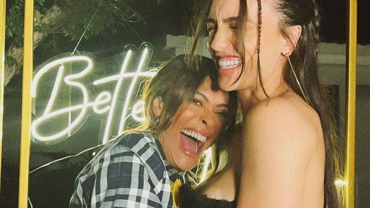 Juliana Paes dá show de estilo na festa junina de Rafa Kalimann