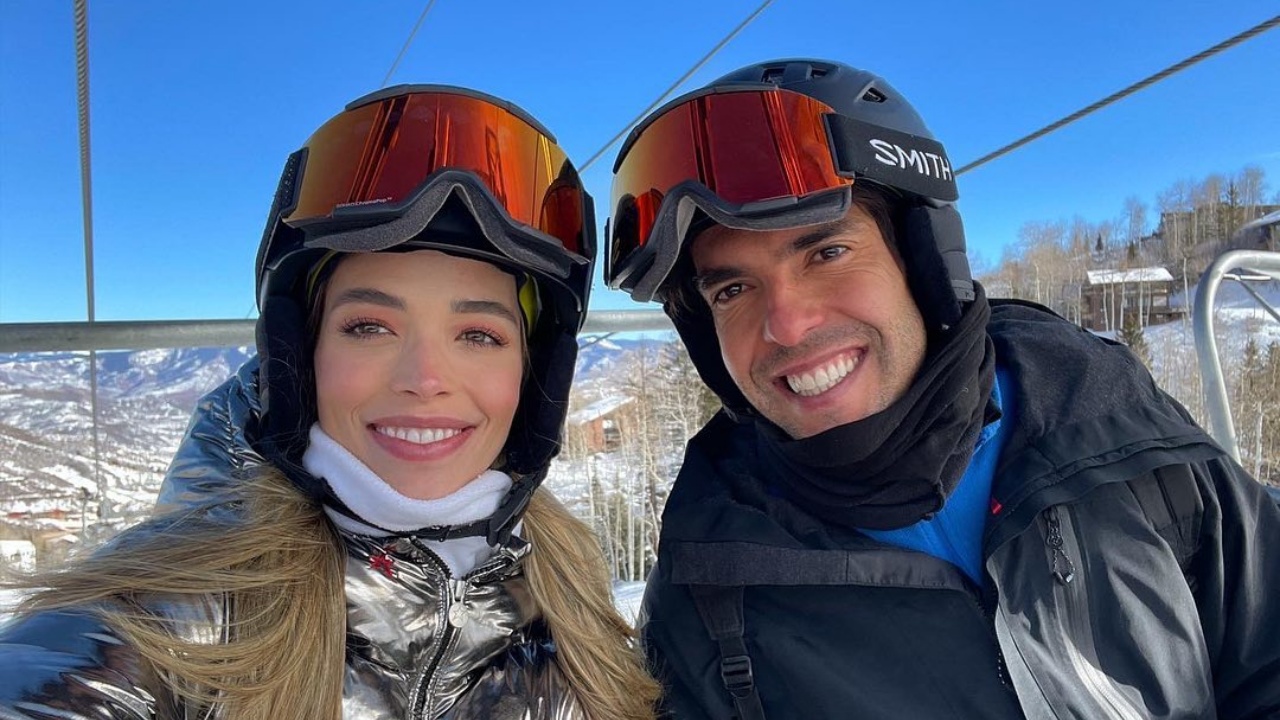 Kaká recorda foto romântica com Carol Dias: ”Infinito”
