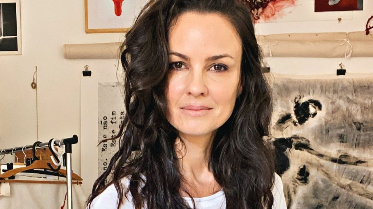 Carolina Kasting posta foto rara ao lado dos dois filhos e impressiona: ”Estão lindos e crescidos”