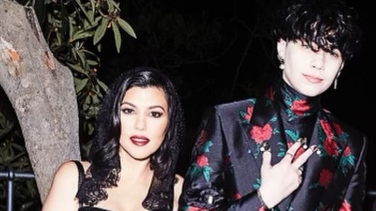 Kourtney Kardashian comemora formatura de seu enteado Landon Barker