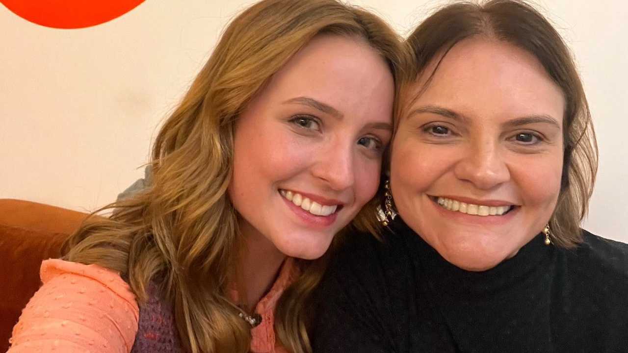 Larissa Manoela homenageia Alessandra Poggi, autora de ‘Além da Ilusão’: “Feliz vida”