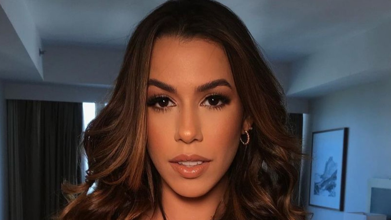 Ex-BBB Larissa Tomásia faz tatuagem inusitada no braço