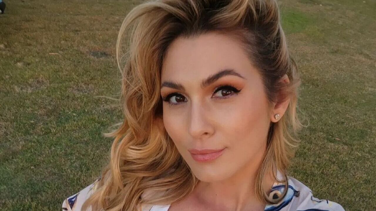 De shortinhos e top, Lívia Andrade exibe corpaço em meio à natureza e arranca suspiros