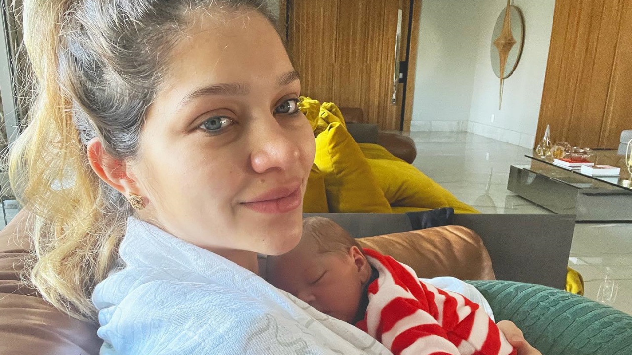 Com foto do filho recém-nascido, Lyandra Costa celebra aniversário: “Meu maior presente”