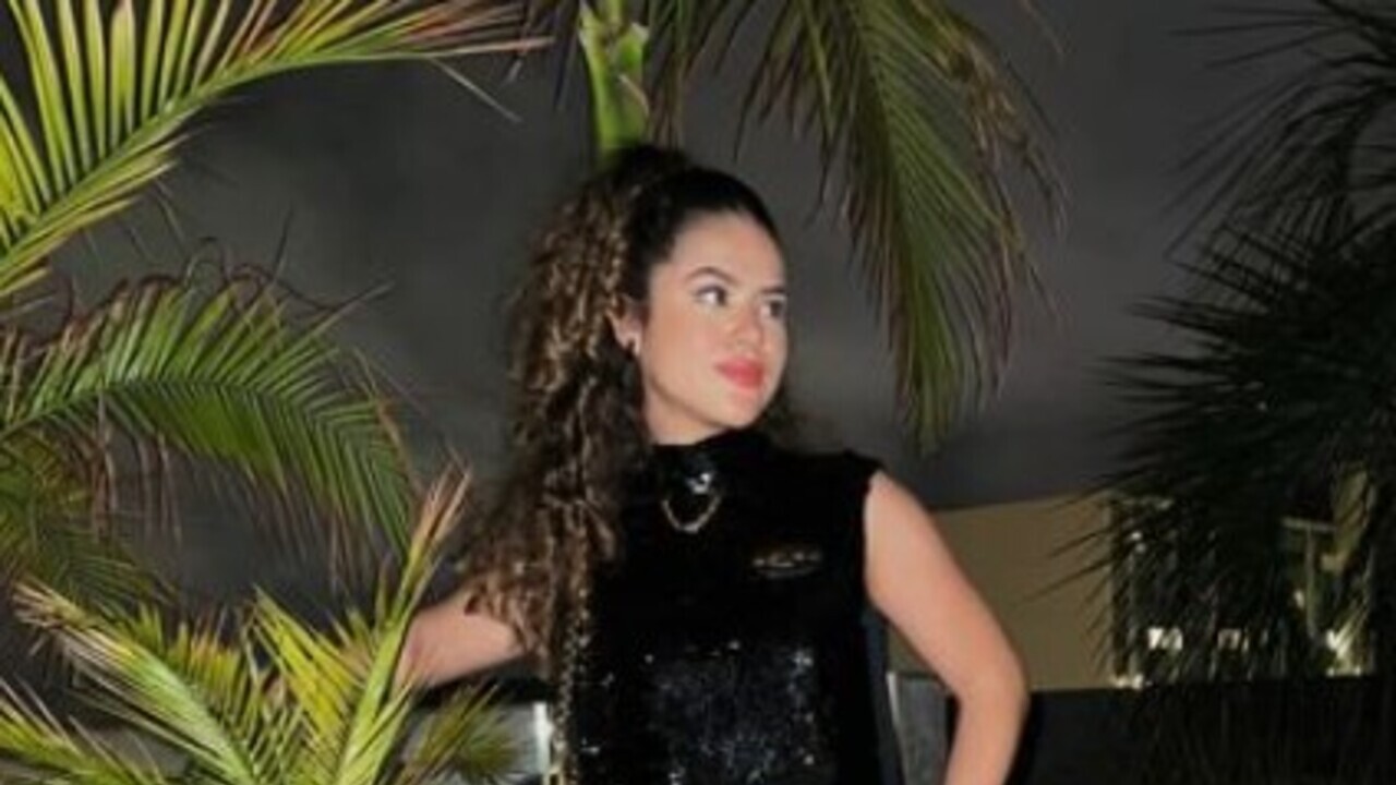 Maisa compartilha cliques em look que usou para encontrar Selena Gomez