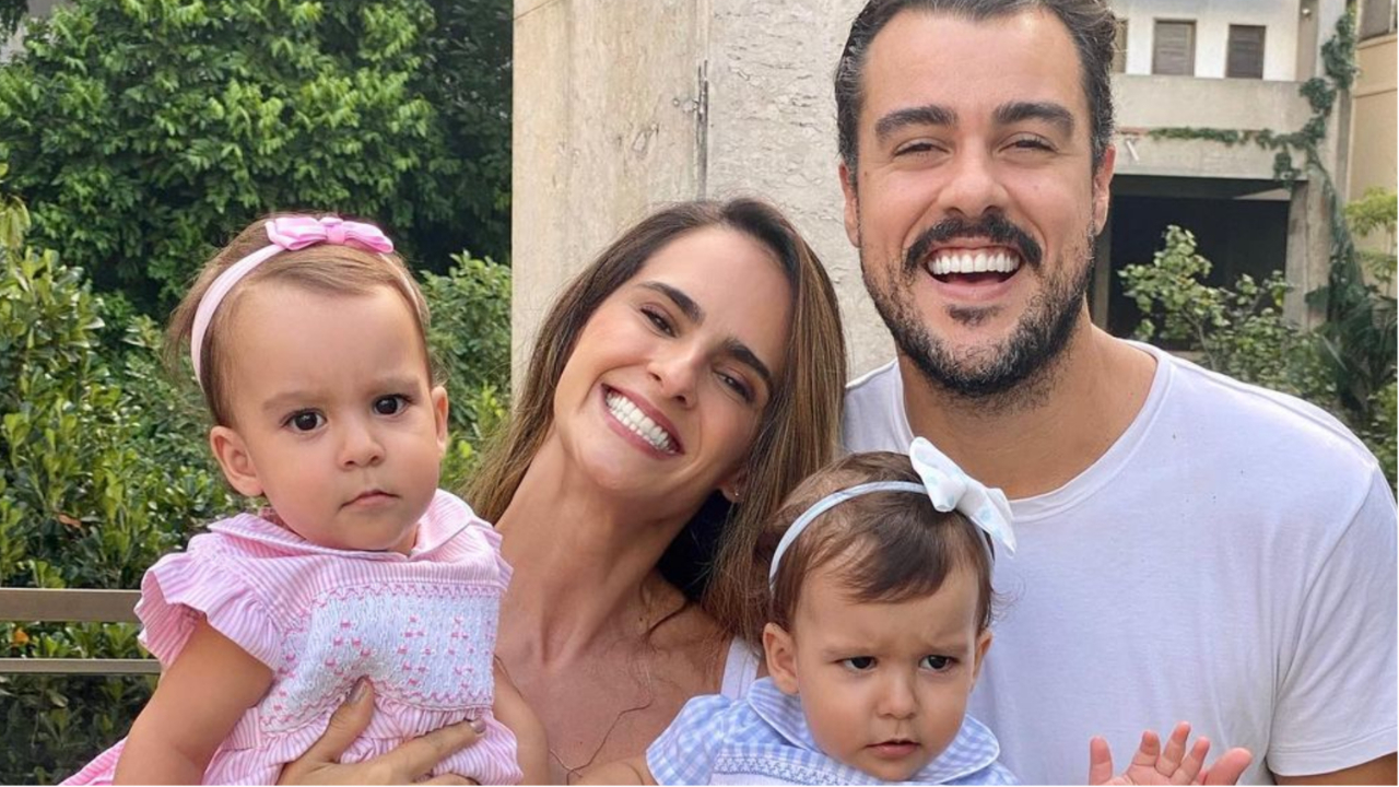 Gêmeas de Marcella Fogaça e Joaquim Lopes surgem beijando espelho: ”Aula de amor-próprio”