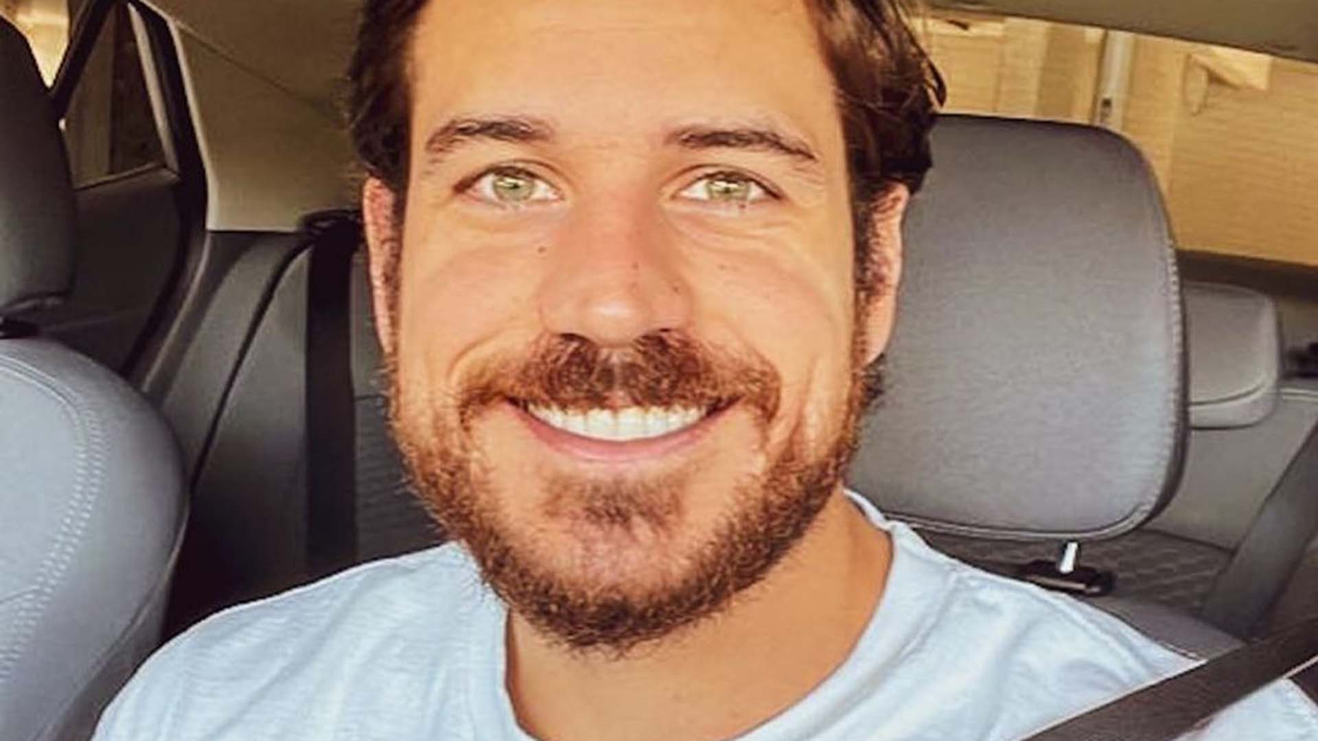 Marco Pigossi faz rara aparição com o namorado, Marco Calvani