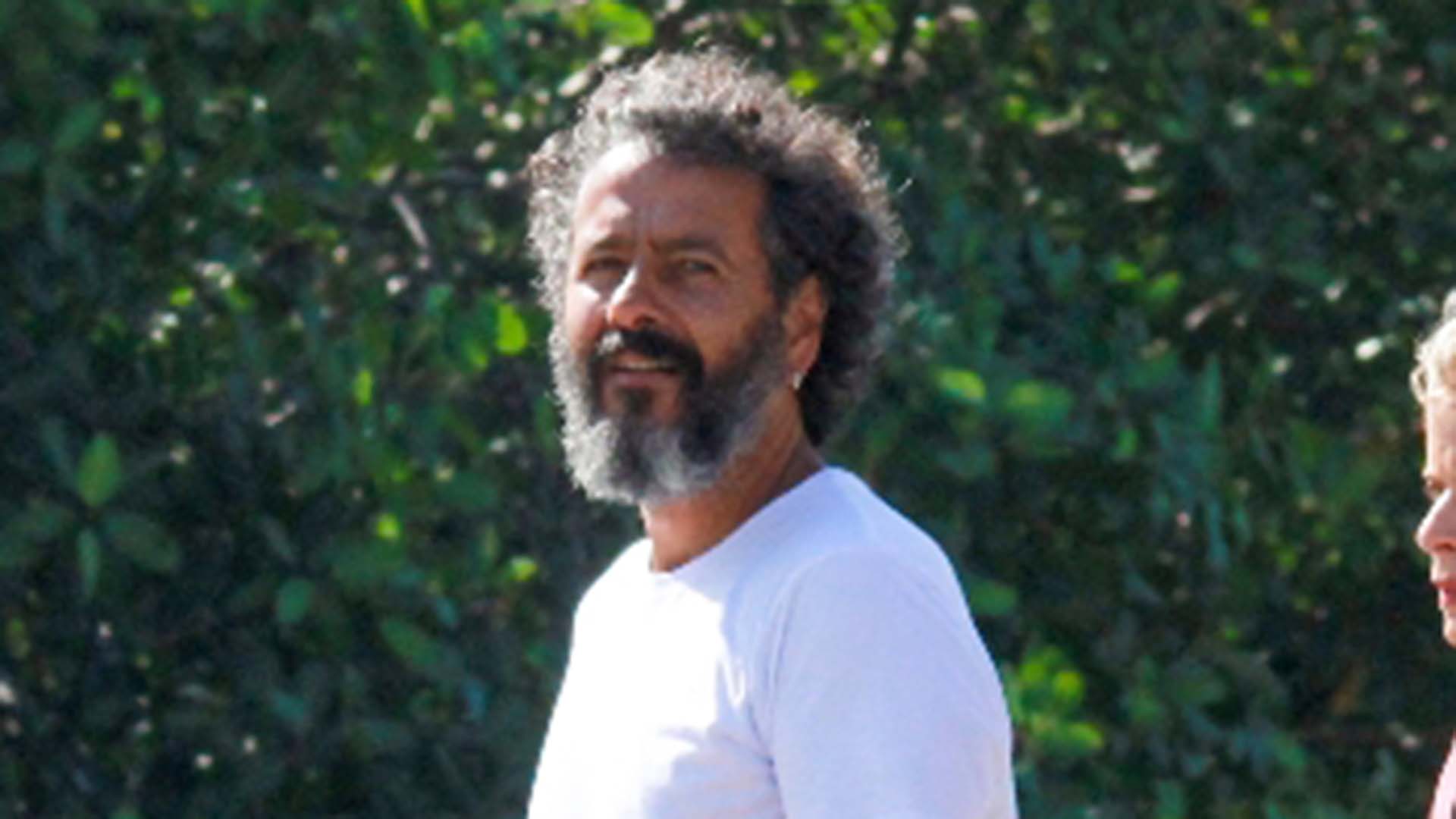 Marcos Palmeira faz caminhada com a esposa na Lagoa Rodrigo de Freitas