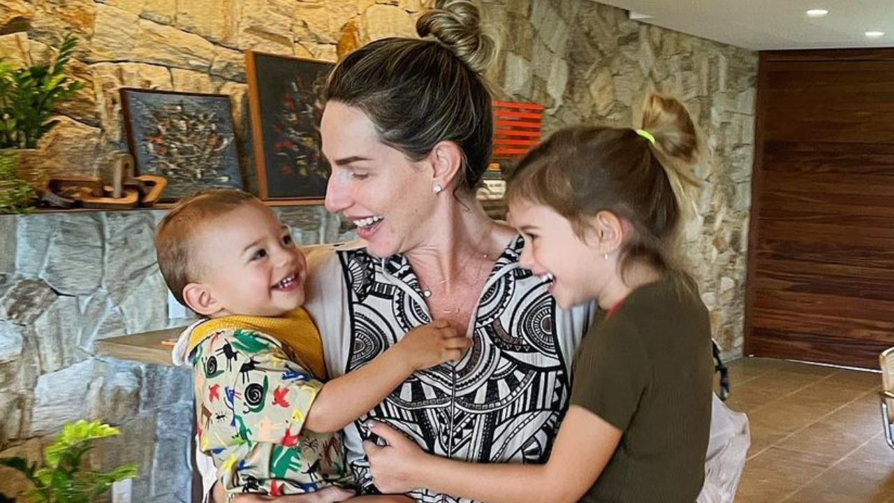 Em clima de São João, Mari Weickert mostra os filhos com looks típicos e brinca: ”Pingos juninos”