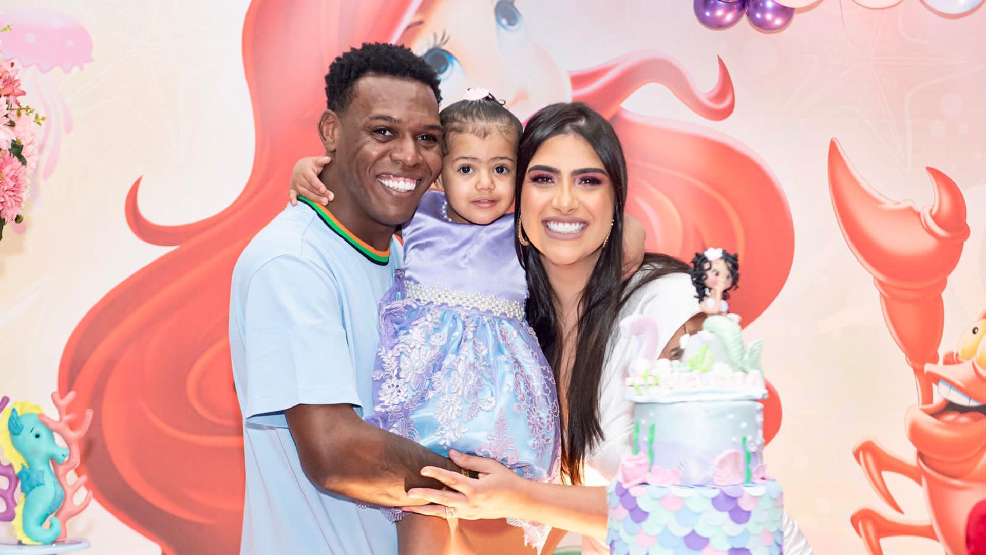MC Kekel celebra o aniversário da filha com festa da Pequena Sereia