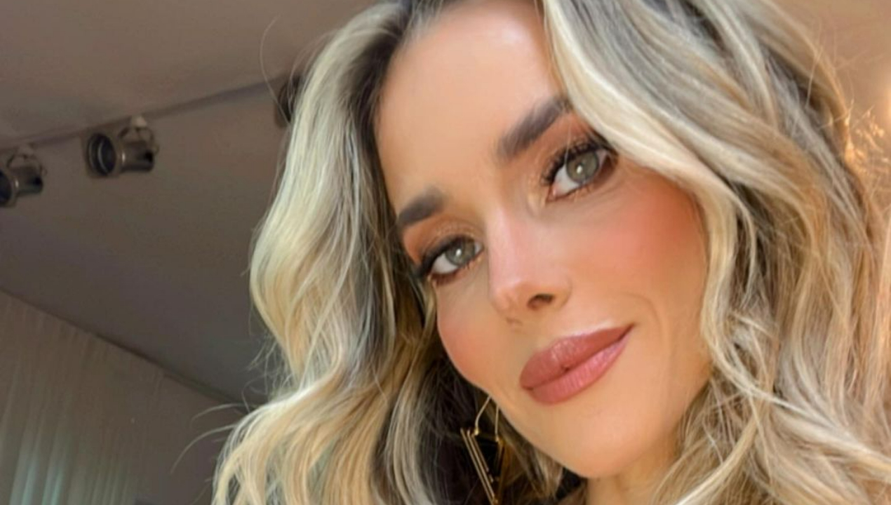 Monique Alfradique compartilha fotos em festa julina: “Como eu amo”