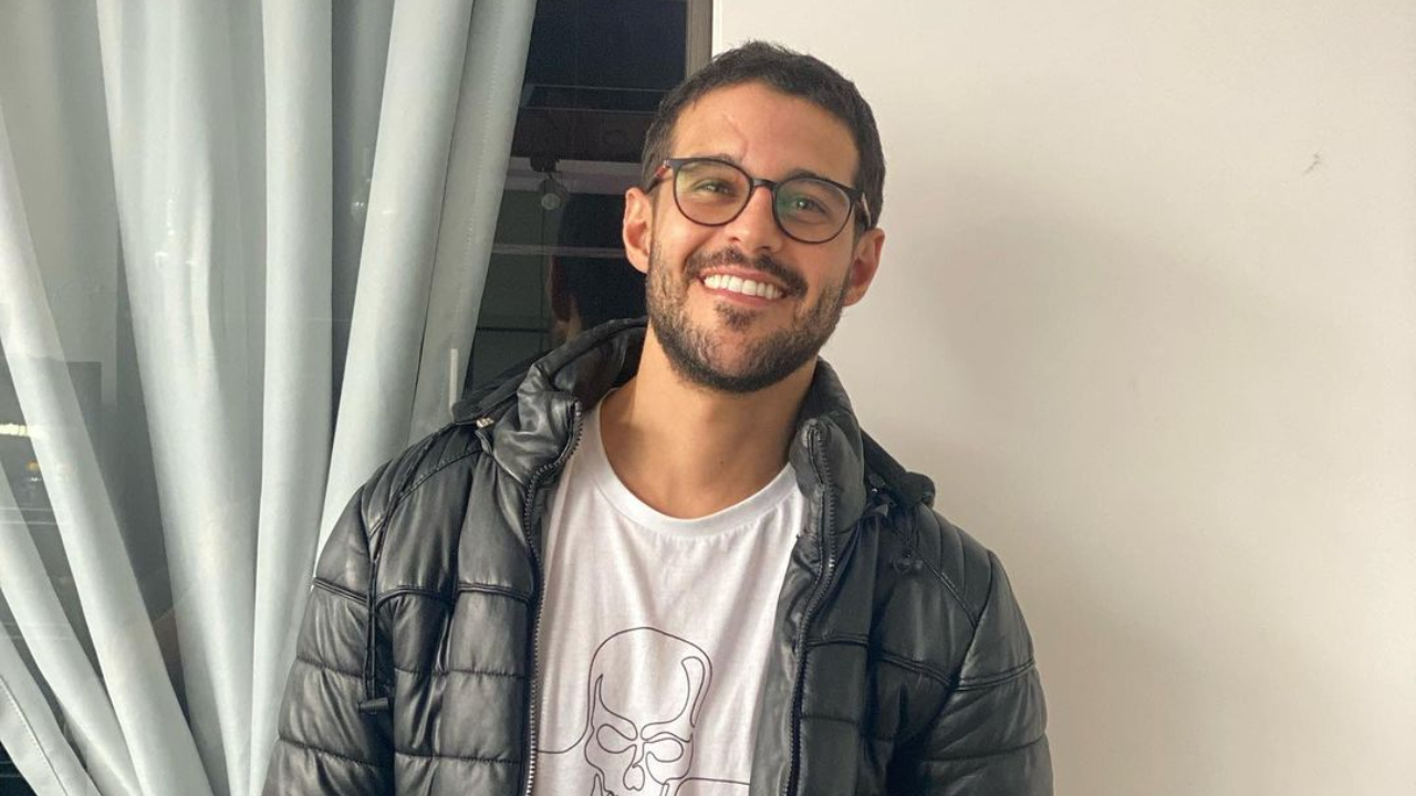 Bem-humorado, Rodrigo Mussi fala sobre sua recuperação e brinca: ”O mais difícil está sendo crescer o cabelo”