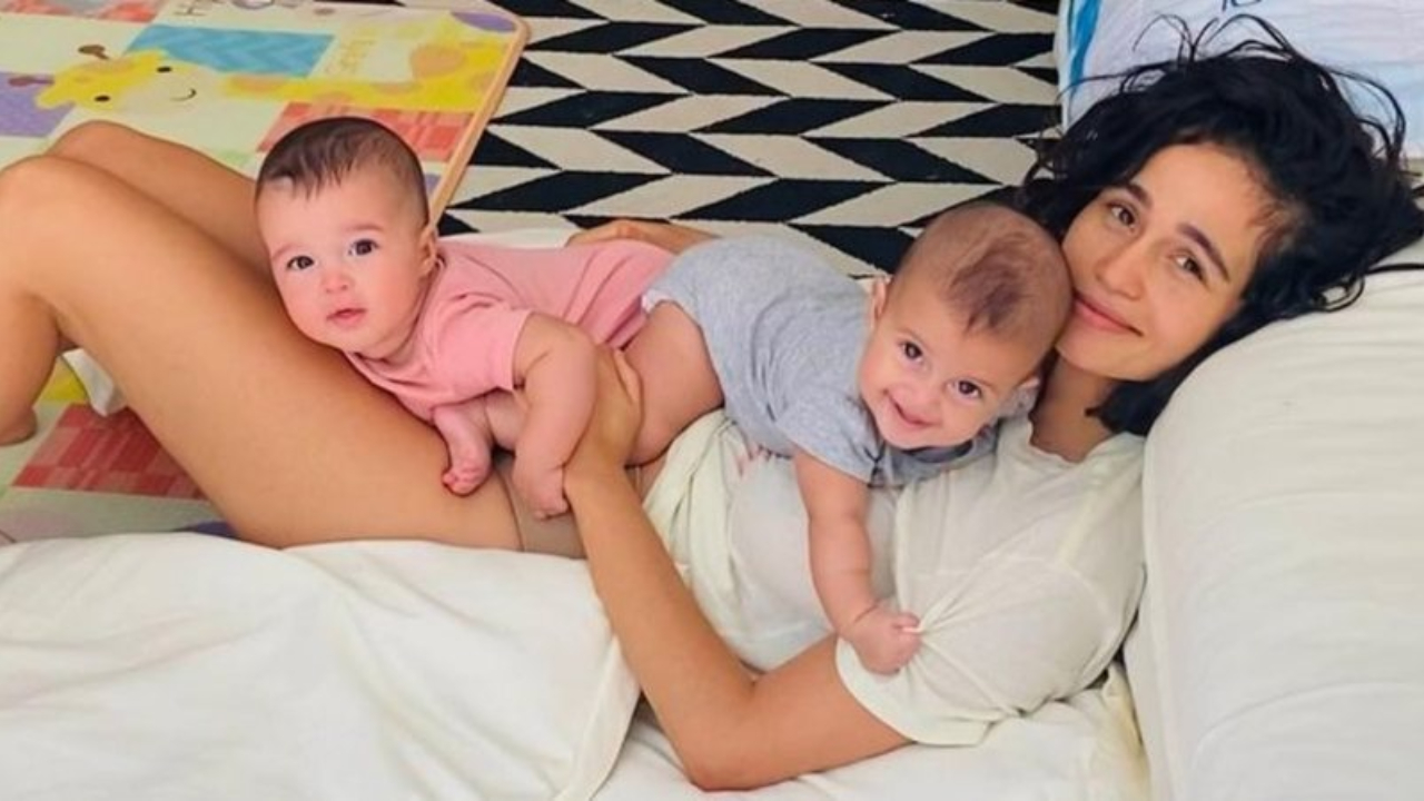 Nanda Costa encanta ao mostrar a filha brincando com o pé: ”Esses dentinhos”