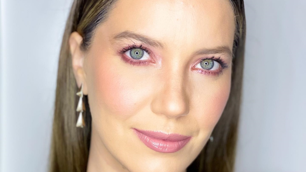 Nathalia Dill muda o visual e escurece os fios: “Muito feliz com essa transformação”