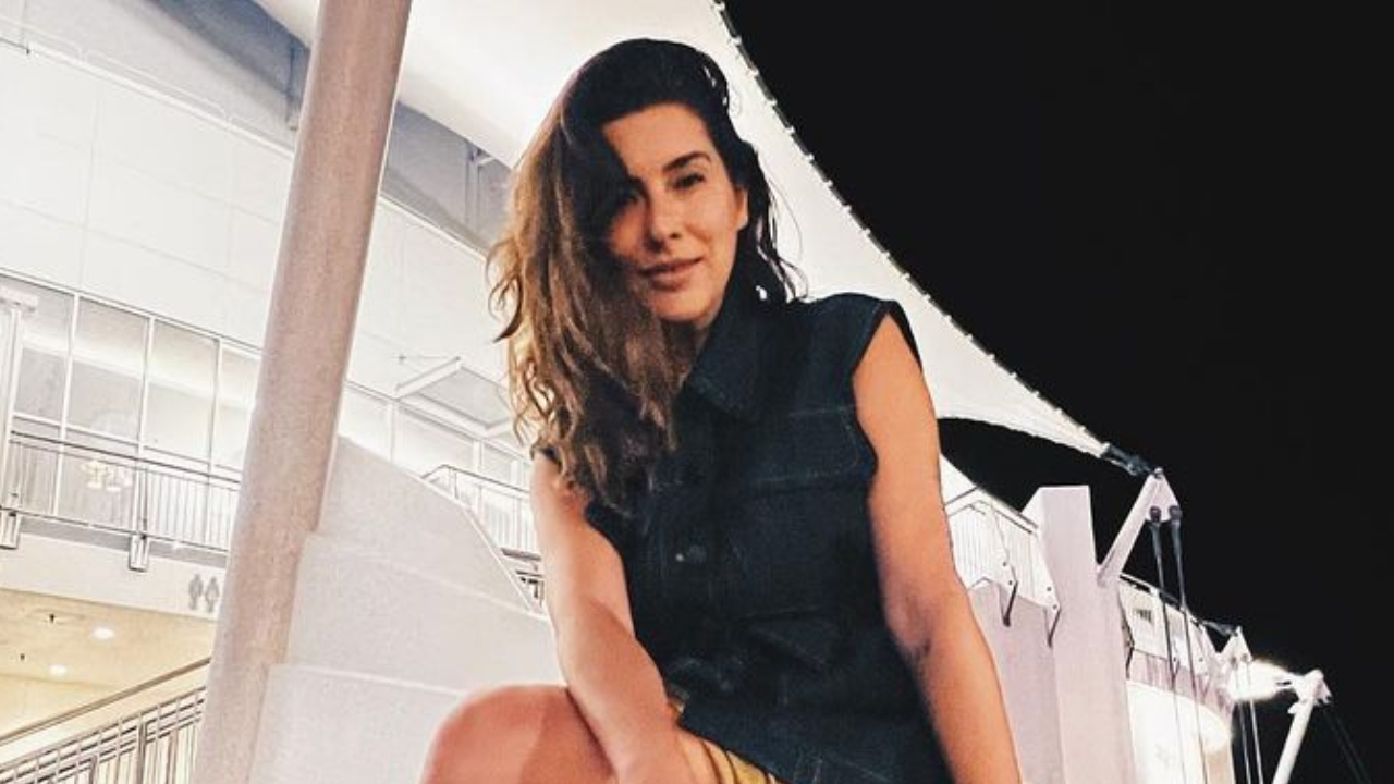 Fernanda Paes Leme relembra cliques em Noronha e impressiona com seu corpão cheio de curvas