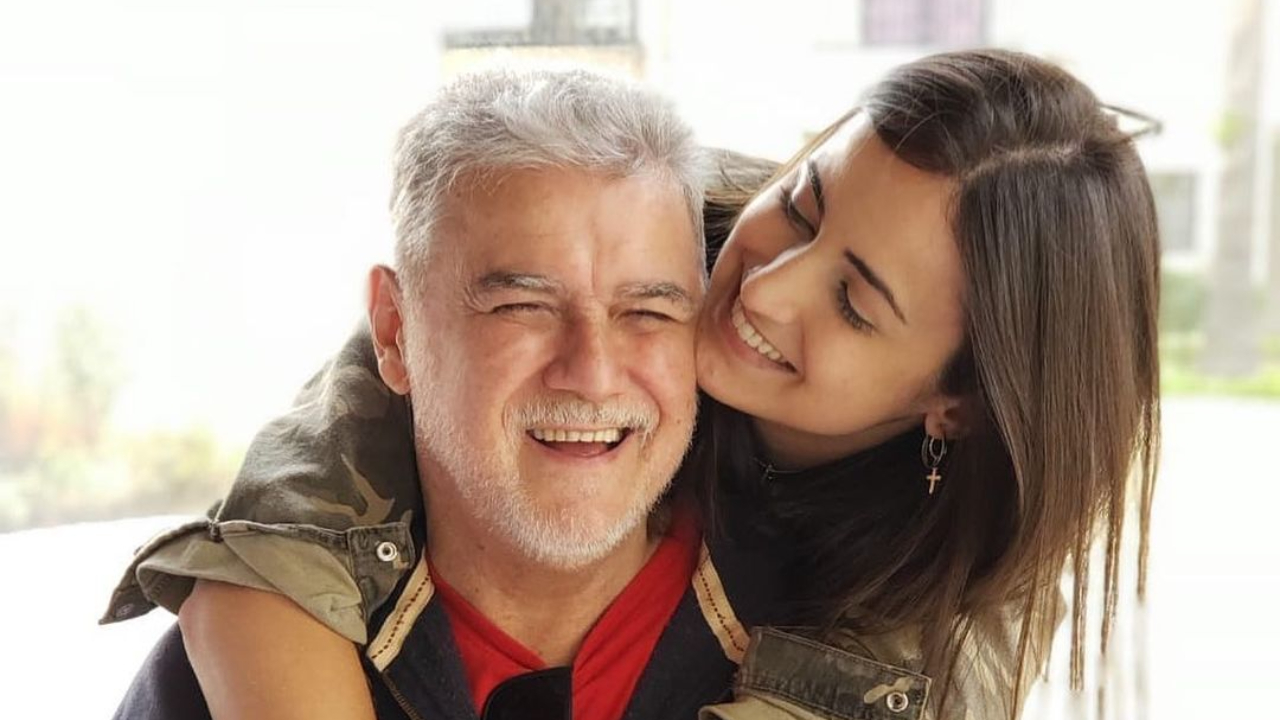 Prestes a estrear novo programa, Mari Palma se declara para seu pai: ”Você nunca vai soltar a minha mão”