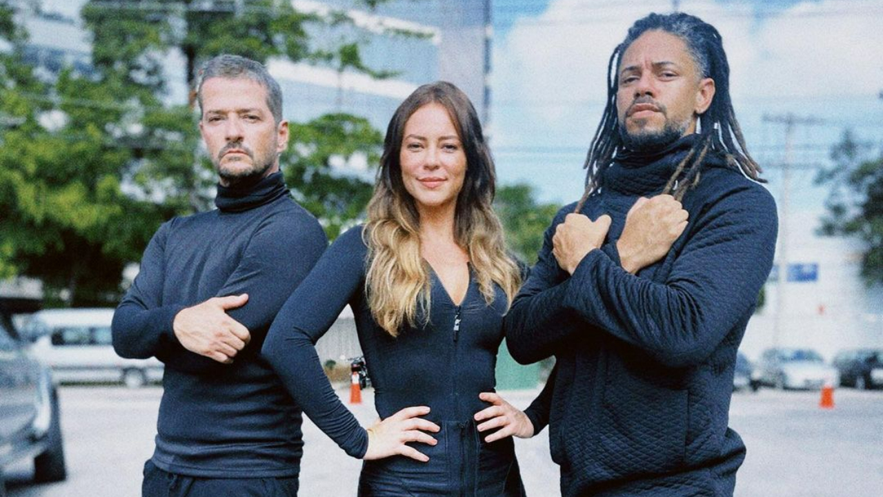 Paolla Oliveira surge com Marcelo Serrado e Paulo Lessa nos bastidores de ‘Cara e Coragem’: ”Tá bom de aventura pra vocês?!”