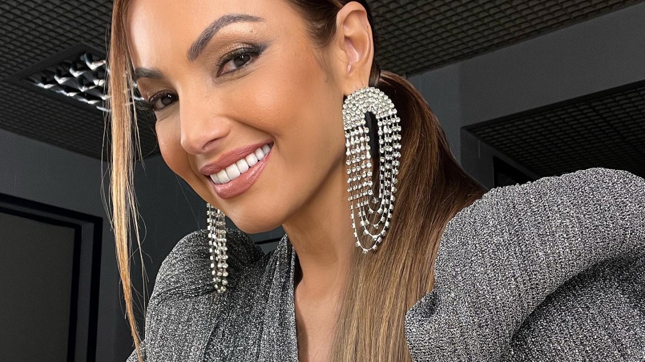 Patrícia Poeta impressiona ao posar com produção arrasadora em São Paulo: ”Deusa”