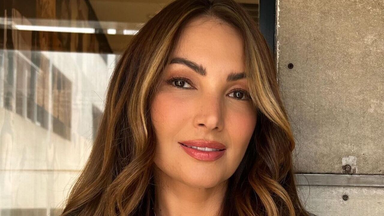 Patrícia Poeta escolhe look todo jeans para início das gravações do ‘Encontro’