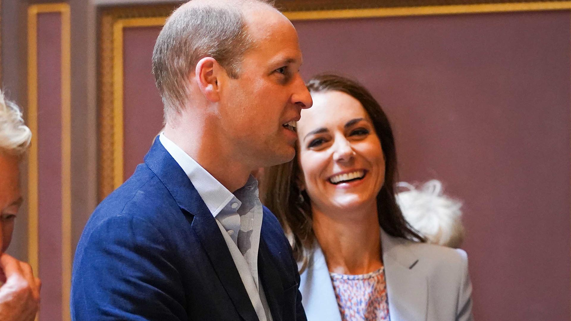 Príncipe William e Kate Middleton ganham primeira pintura oficial juntos