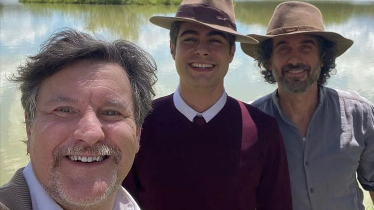 Rafael Vitti exibe momento engraçado nos bastidores de Além da Ilusão: ”Empolgação reinando aqui no camarim”