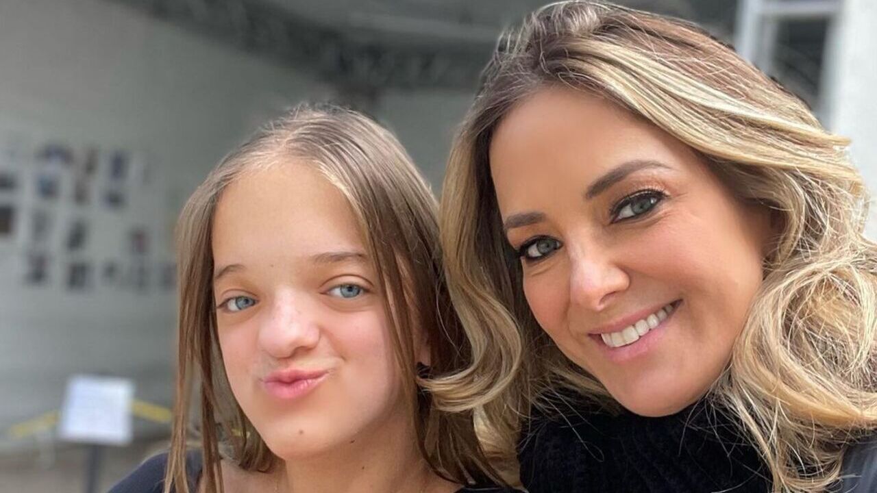 Em viagem, Ticiane Pinheiro e Rafaella Justus usam maiô igual e arrasam