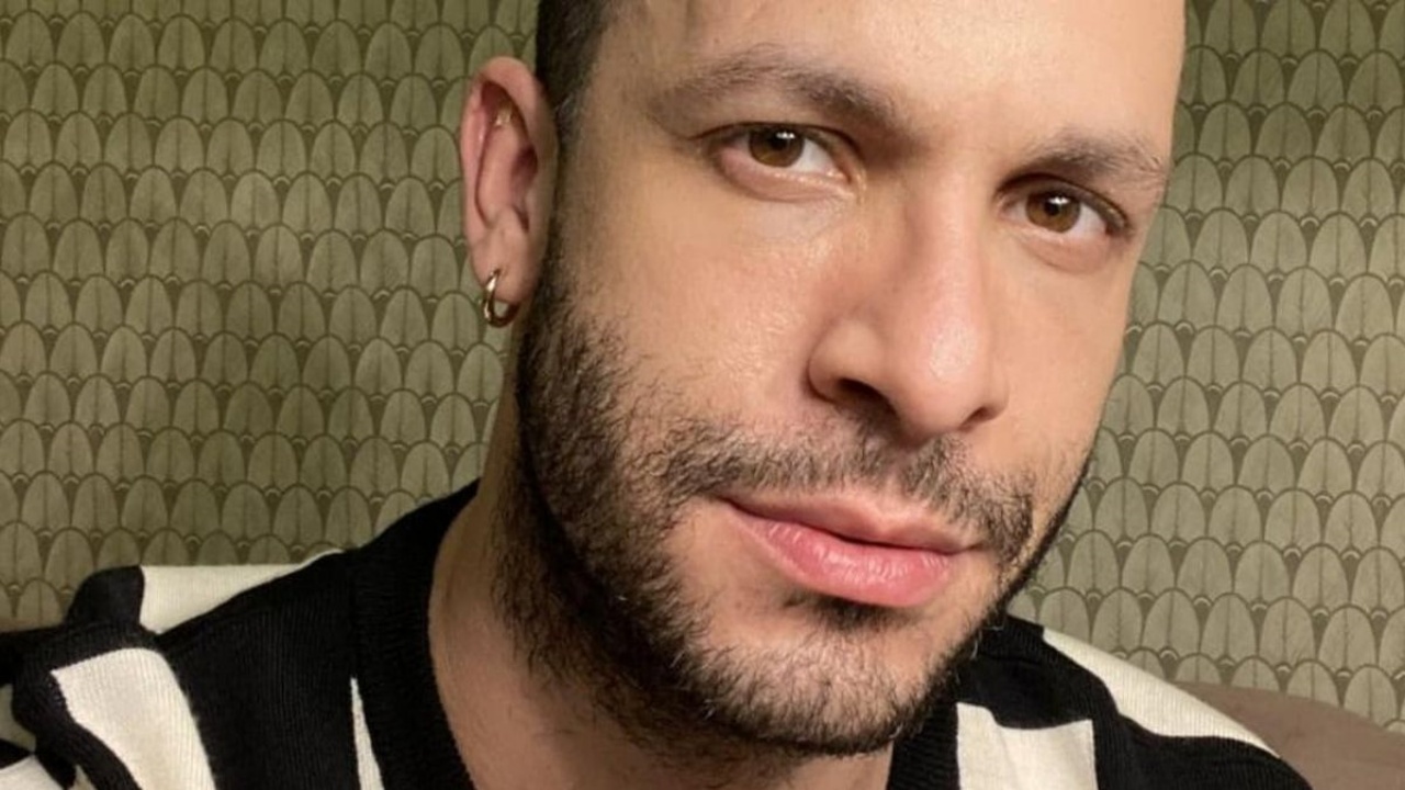 Rainer Cadete exibe boa forma pós-treino e arranca suspiros: ”Vitamina D”