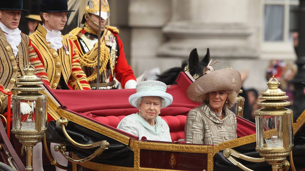 Rainha Elizabeth II elogia a nora Camilla Parker, futura Rainha Consorte